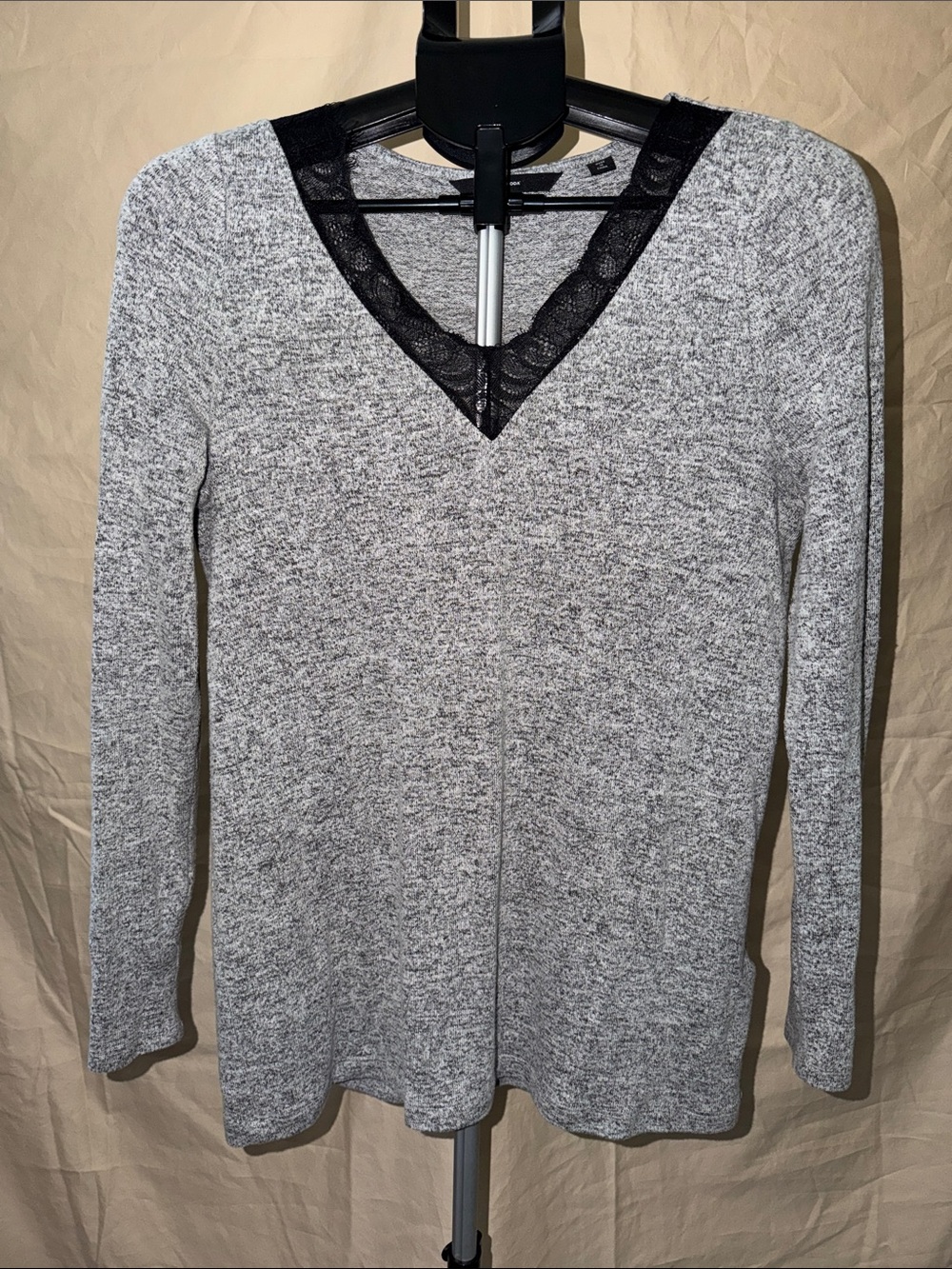 Vero Moda Heather Gray Long Sleeve V-Neck Top with Black Lace